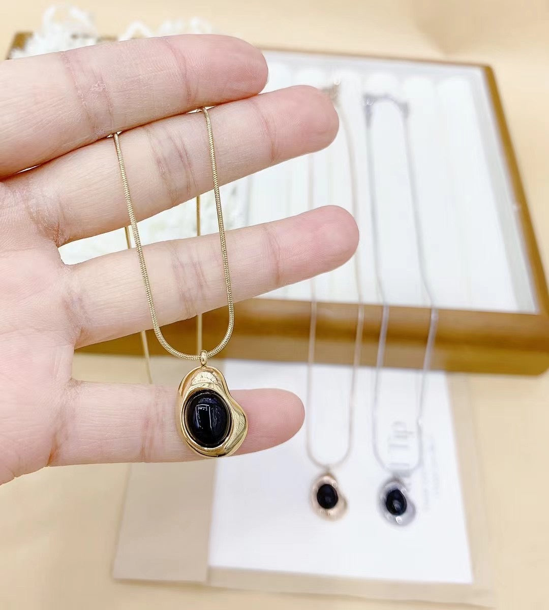 High-End Simple Fashion Light Luxury Black Gemstone Round Stone Necklace