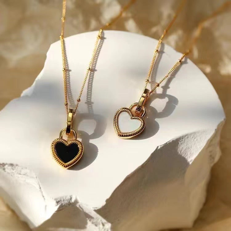 High-End Light Luxury Black And White Love Necklace