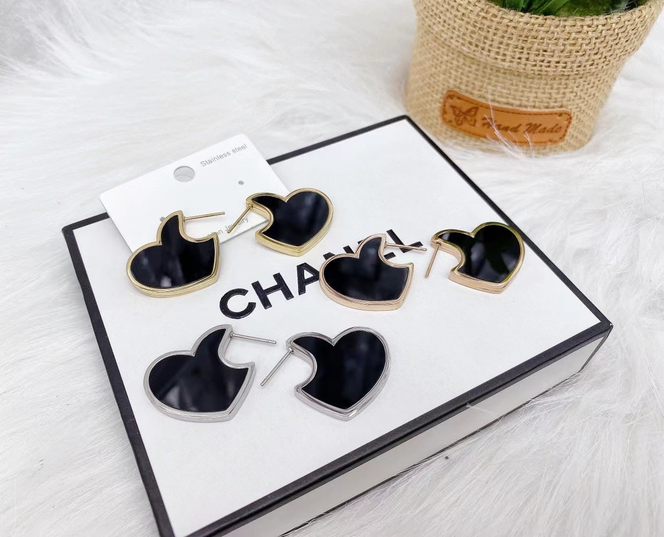 High-End Light Luxury Temperament Love Notch Earrings