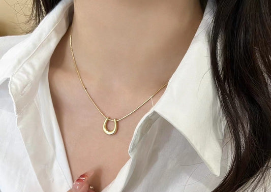 High-End Light Luxury Semi-Circular Necklace