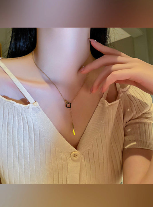 Versatile Niche Design High-End Luxury Light Square Pendant Necklace