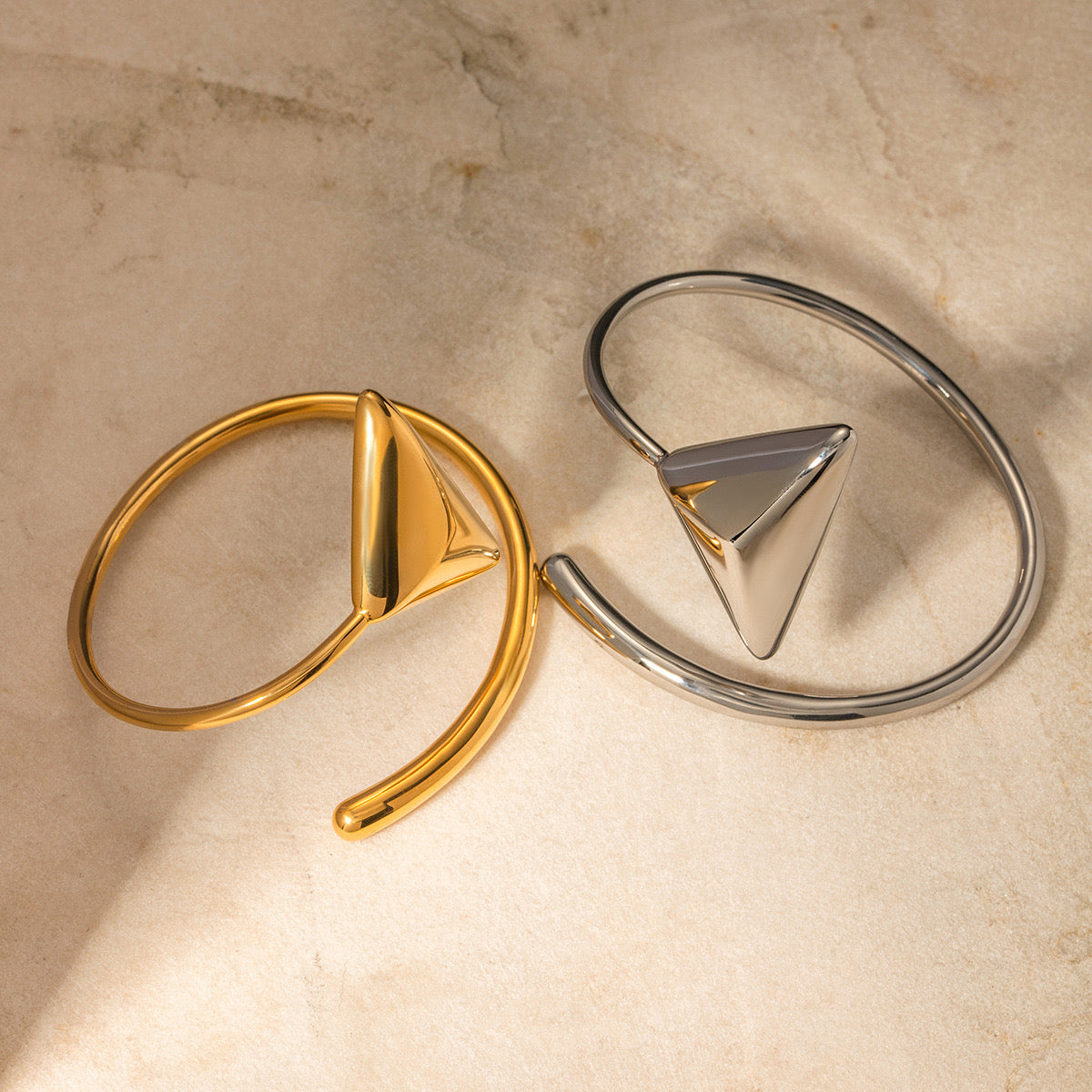 Simple And Sophisticated High-End Gold And Silver Triangle Bracelet