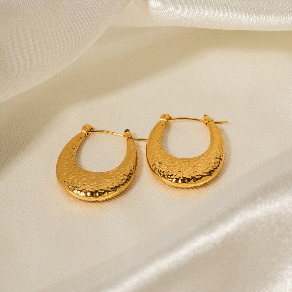 Advanced Gold Moon Shaped Earrings