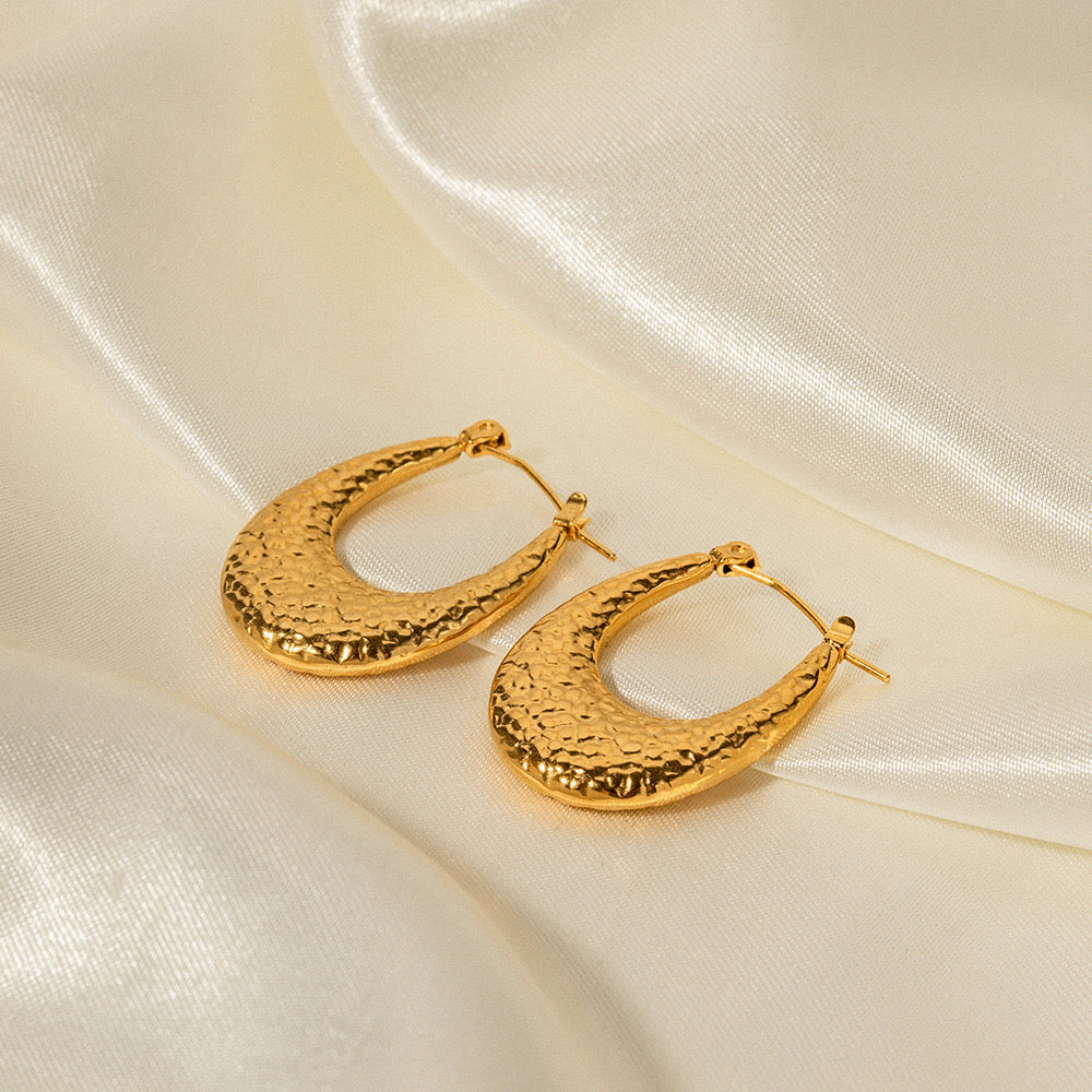 Advanced Gold Moon Shaped Earrings