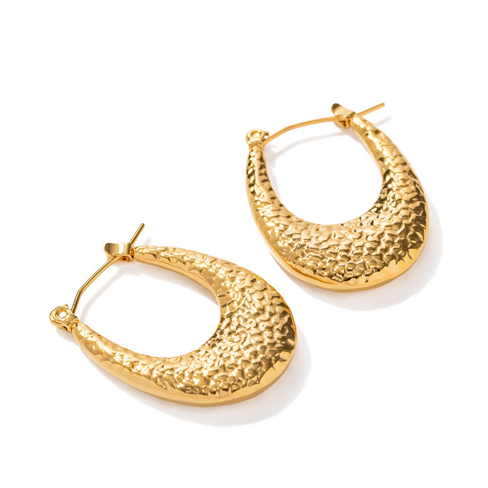 Advanced Gold Moon Shaped Earrings