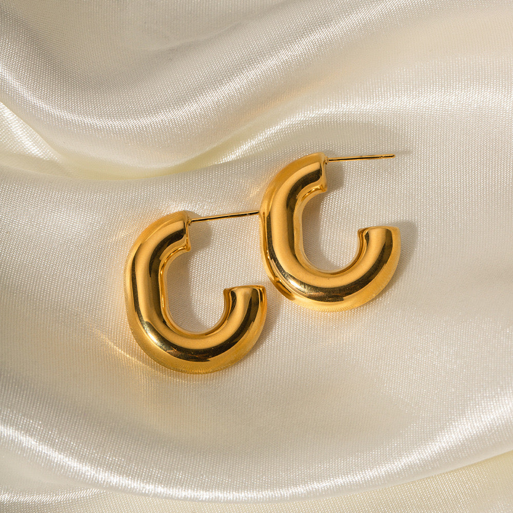 Advanced Gold Moon shaped Earrings