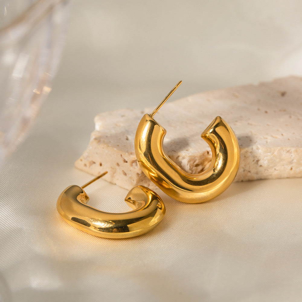 Advanced Gold Moon shaped Earrings