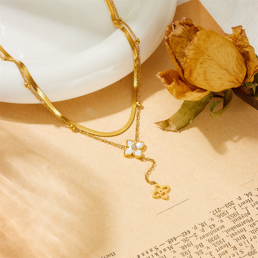 Light Luxury Niche High-End Simple Flower Necklace