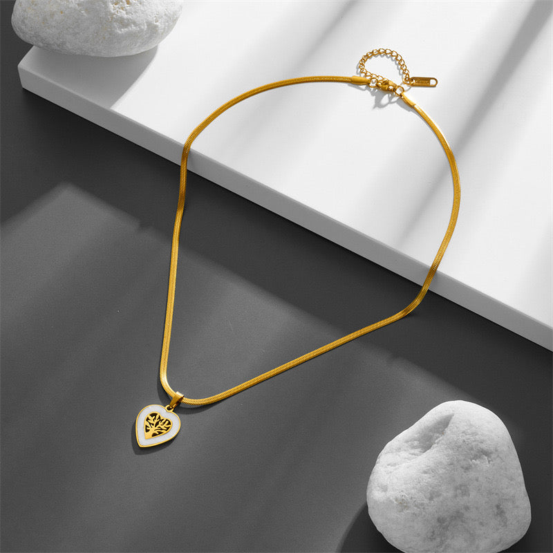 Ins Style High-End Light Luxury Temperament Versatile Love Hollow Necklace