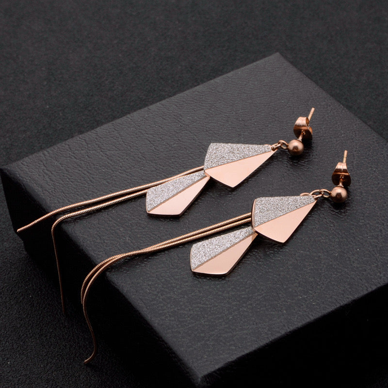 High-End Simple Light Luxury Gold Powder Pendant Earrings