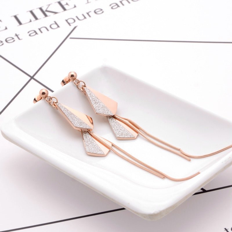 High-End Simple Light Luxury Gold Powder Pendant Earrings