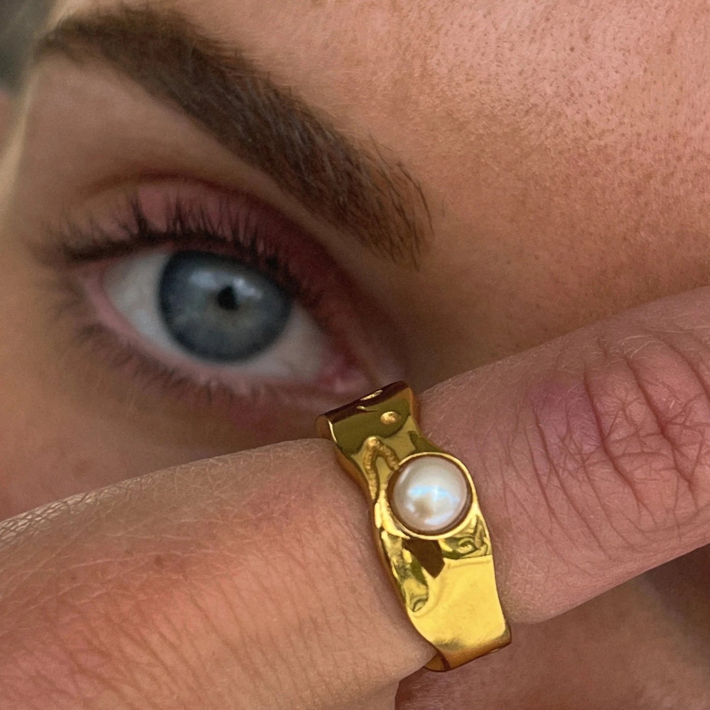 Vintage Pearl Gold Ring Irregular