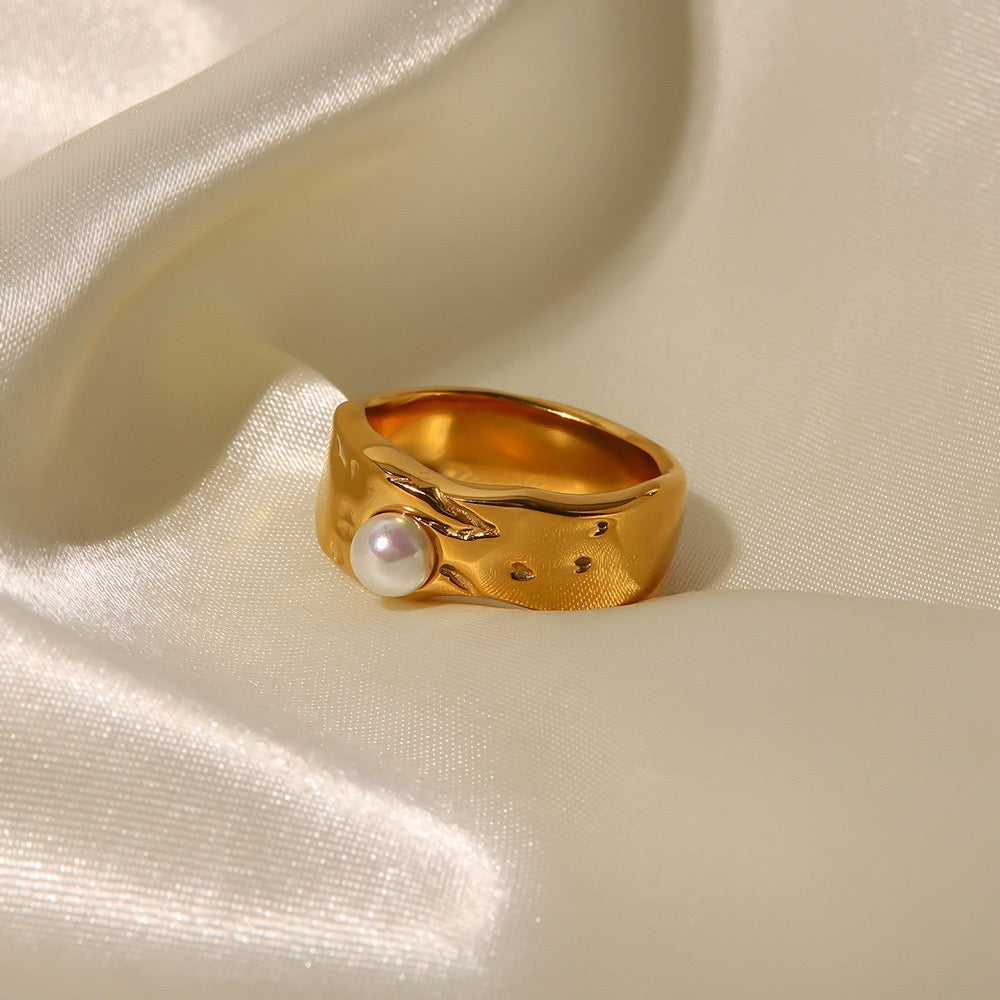 Vintage Pearl Gold Ring Irregular