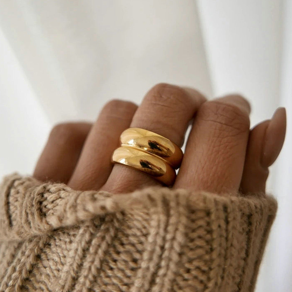 Double Parallel Curved Gold Rings