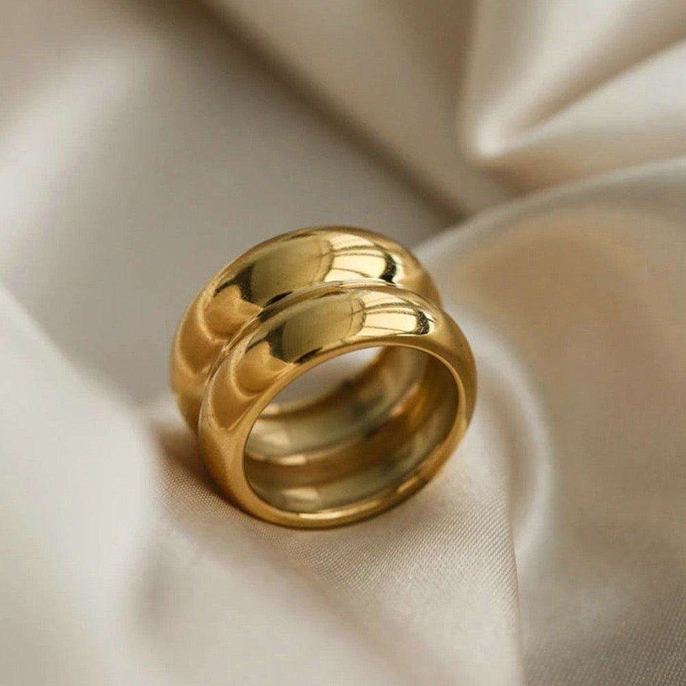 Double Parallel Curved Gold Rings