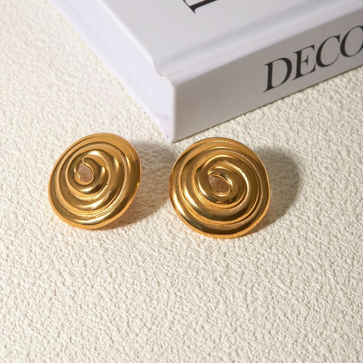 Hot-Selling Rotating Metal European And American Retro Metal Earrings High-End And Elegant Ear Jewelry