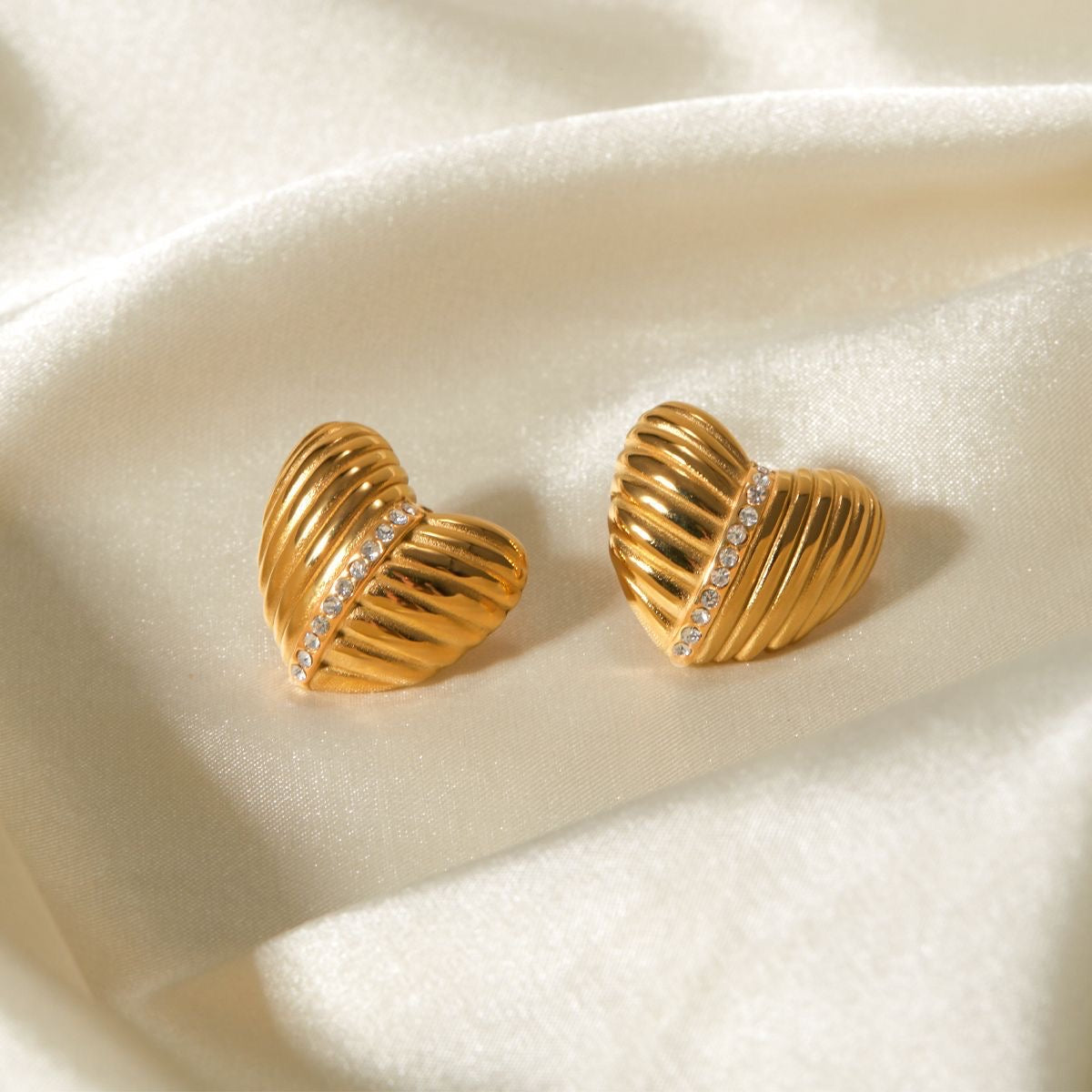 Love Shell Stripe Retro Small Diamond Earrings Girls Temperament Simple Personalized Ear Accessories