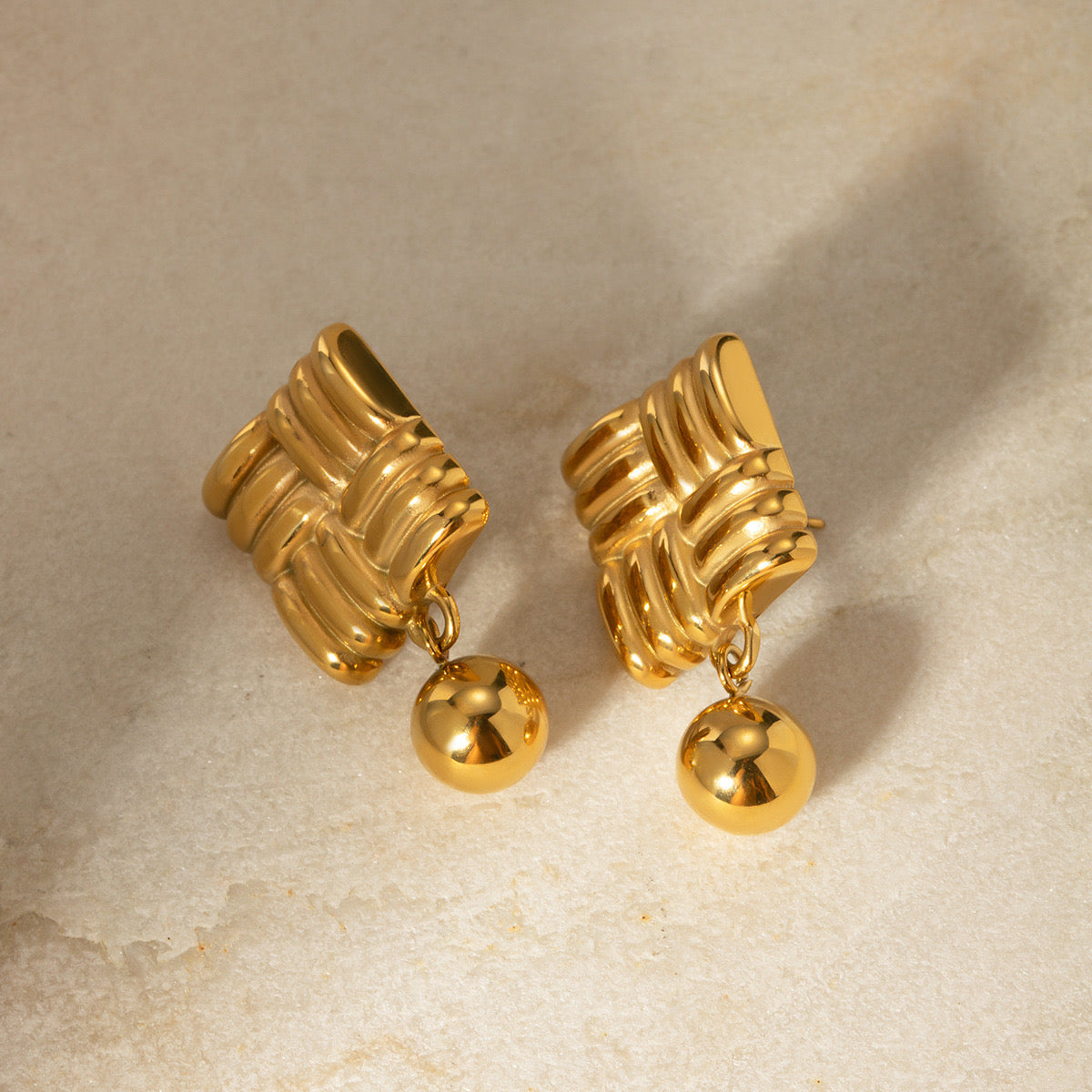 High-End New Niche Square Striped Biscuit Earrings Small And Exquisite Fashionable Gold Earrings