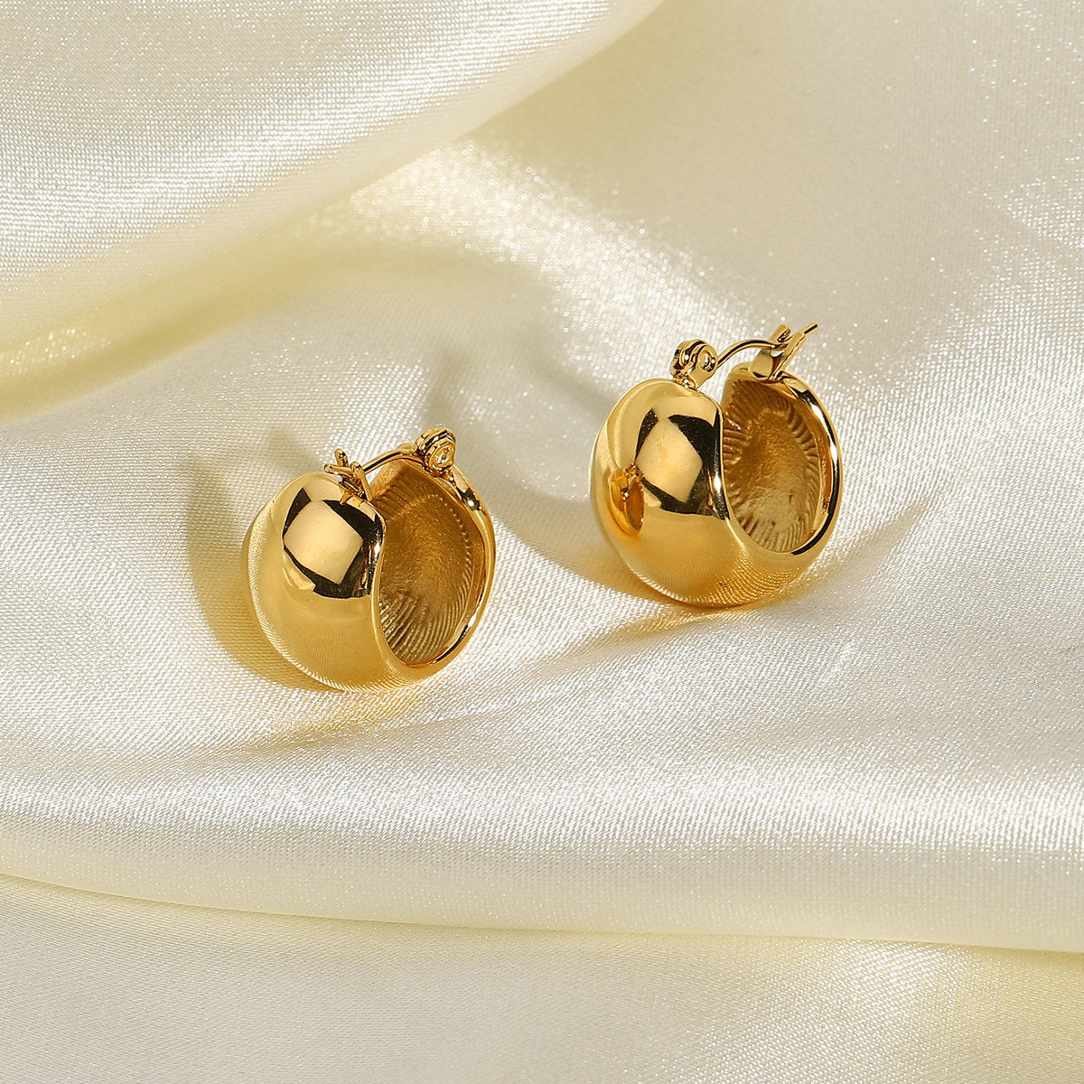 Light Luxury High-Grade Gold Beads Round And Shiny Niche Design Metal Earrings