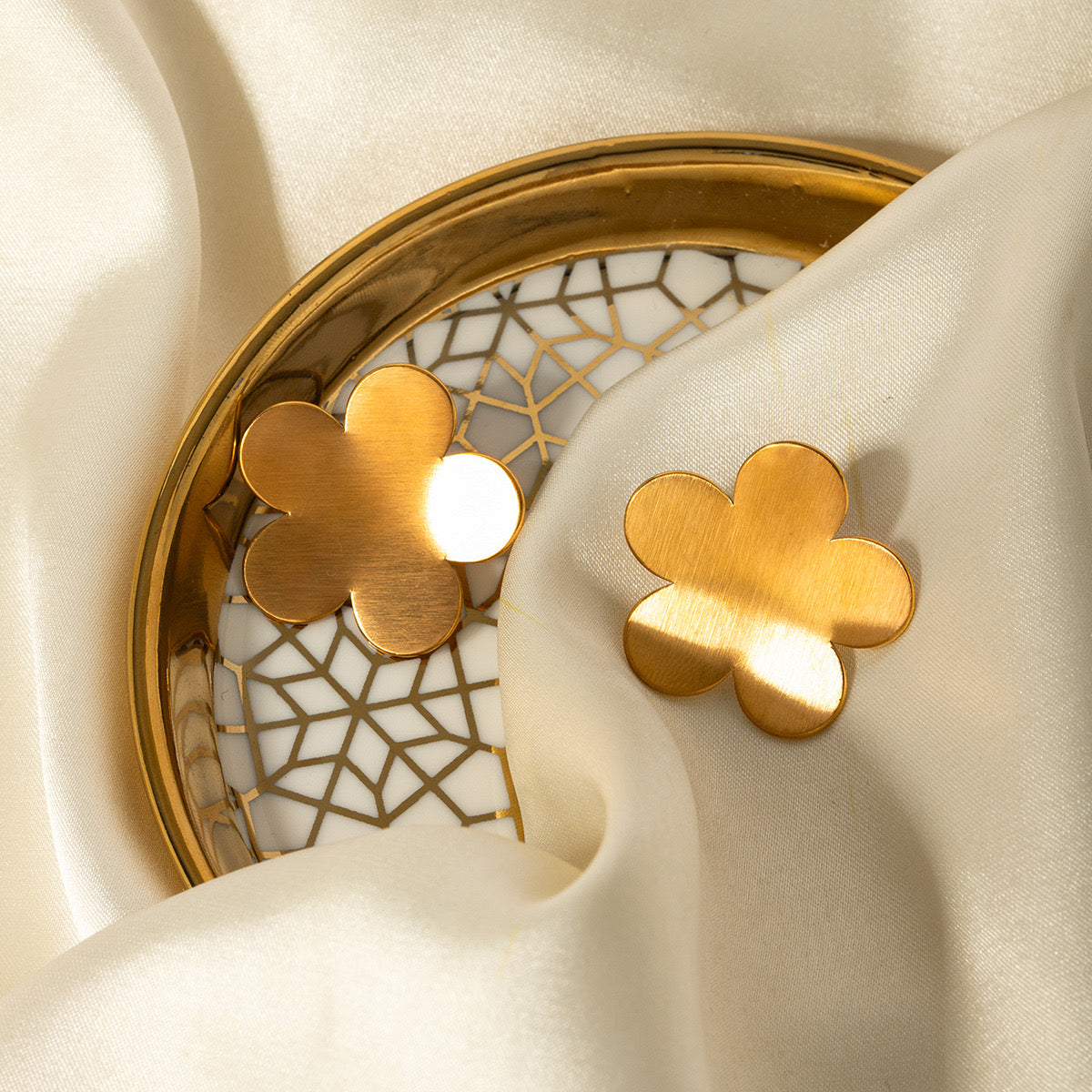 Temperament Flower Gold Earrings For Women, Niche Design, Light Luxury