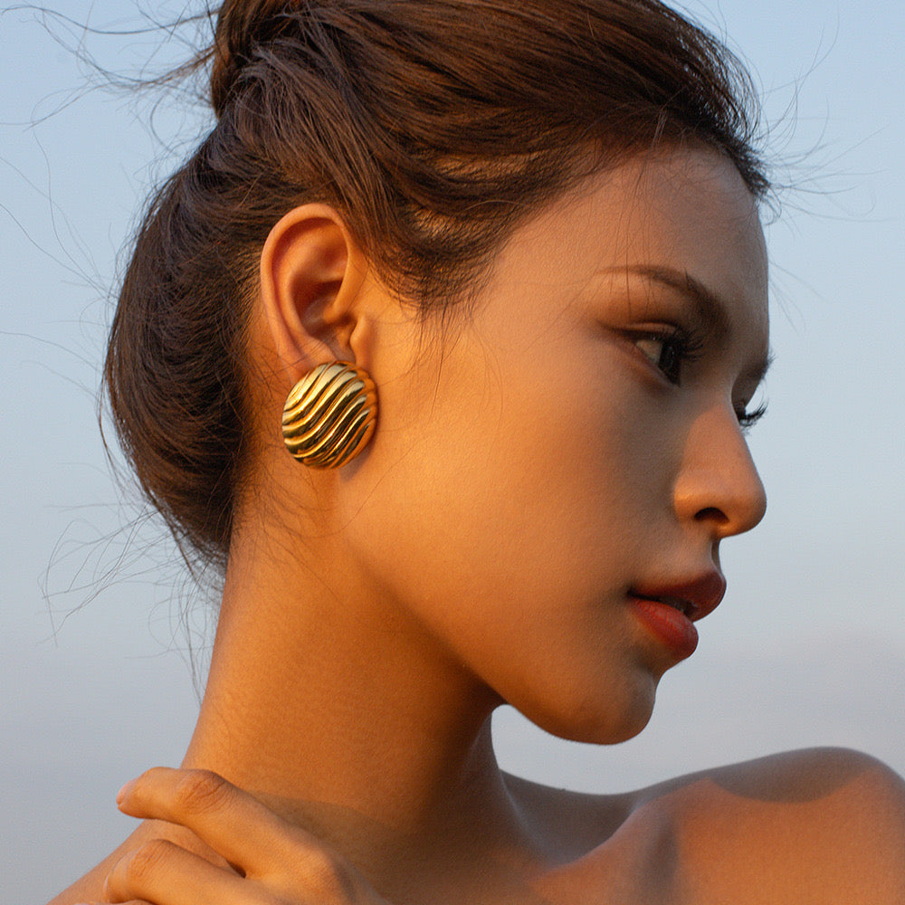 Versatile Niche Design, High-End Luxury Shell-Shaped Earrings