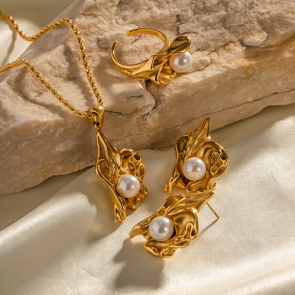 Versatile Niche Design, High-End Luxury, Large Pearl Irregular Earrings