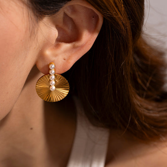 Niche Design High-End Light Luxury Pearl Round Fan Earrings