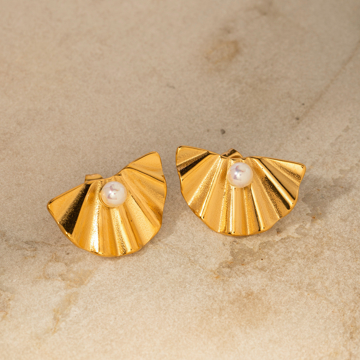 INS High-End Luxury, Exquisite And Versatile Fan Pearl Earrings