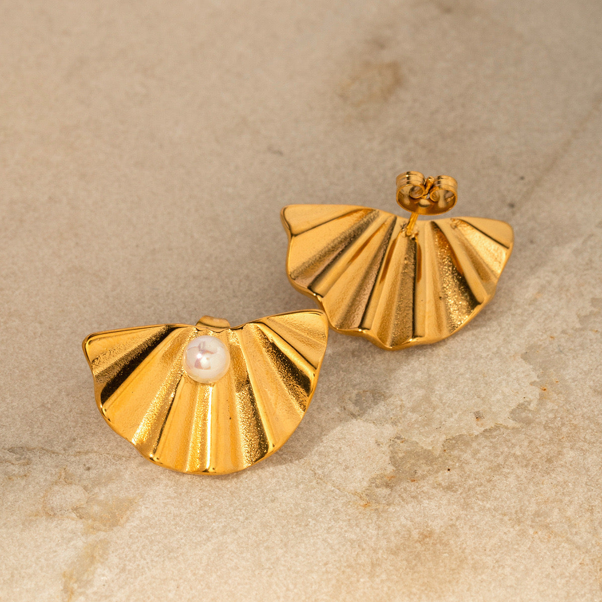 INS High-End Luxury, Exquisite And Versatile Fan Pearl Earrings