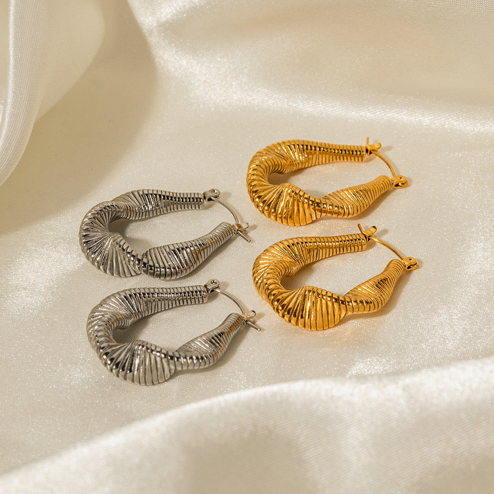 New Glossy Temperament High-End Wavy Striped Earrings