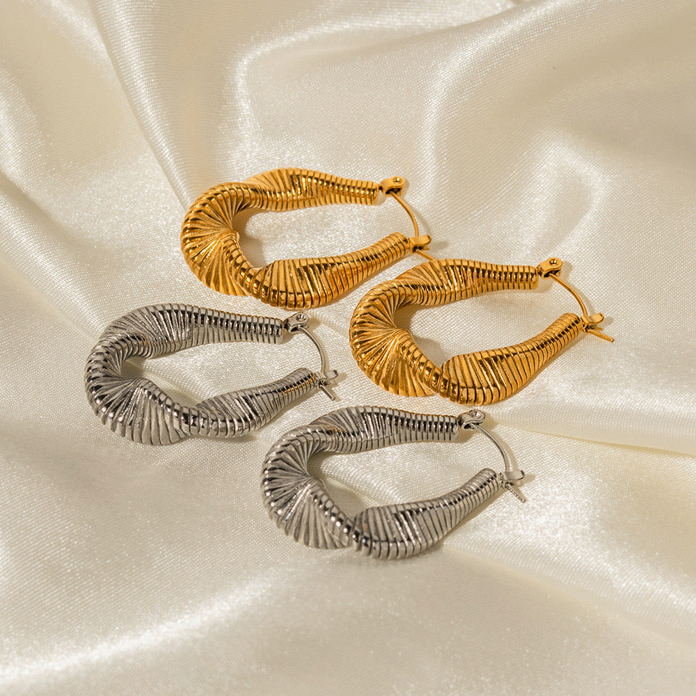 New Glossy Temperament High-End Wavy Striped Earrings