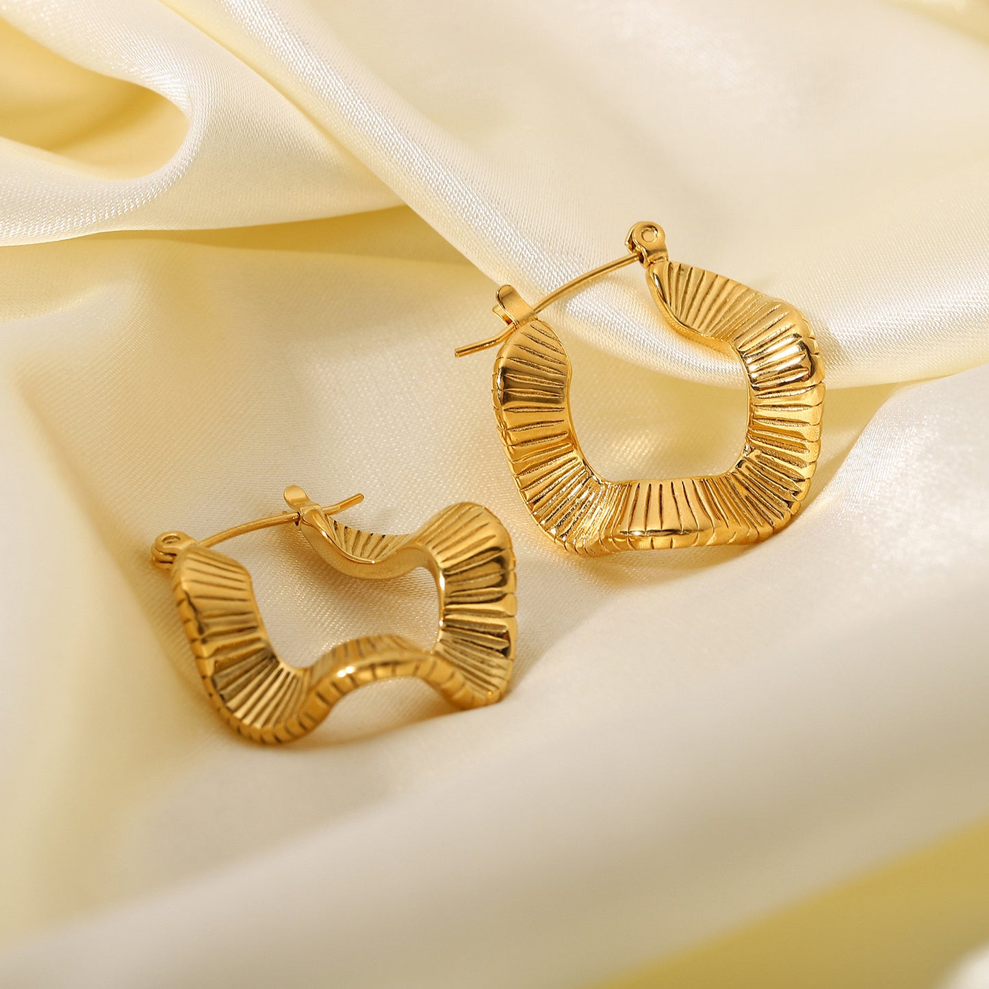 High-End New Golden Wave Earrings