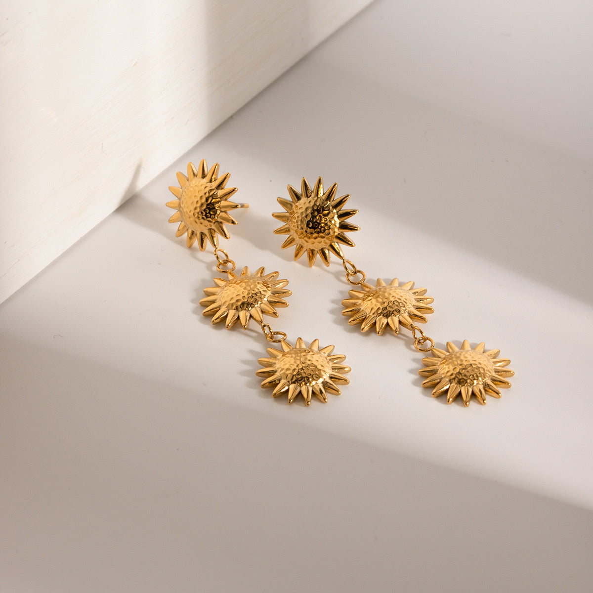 High-End Light Luxury Simple Fashion Golden Sunflower Earrings