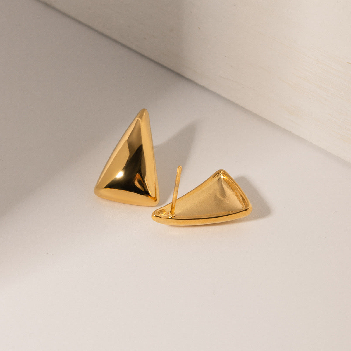 High-End Light Luxury Simple Fashion Shiny Triangle Earrings