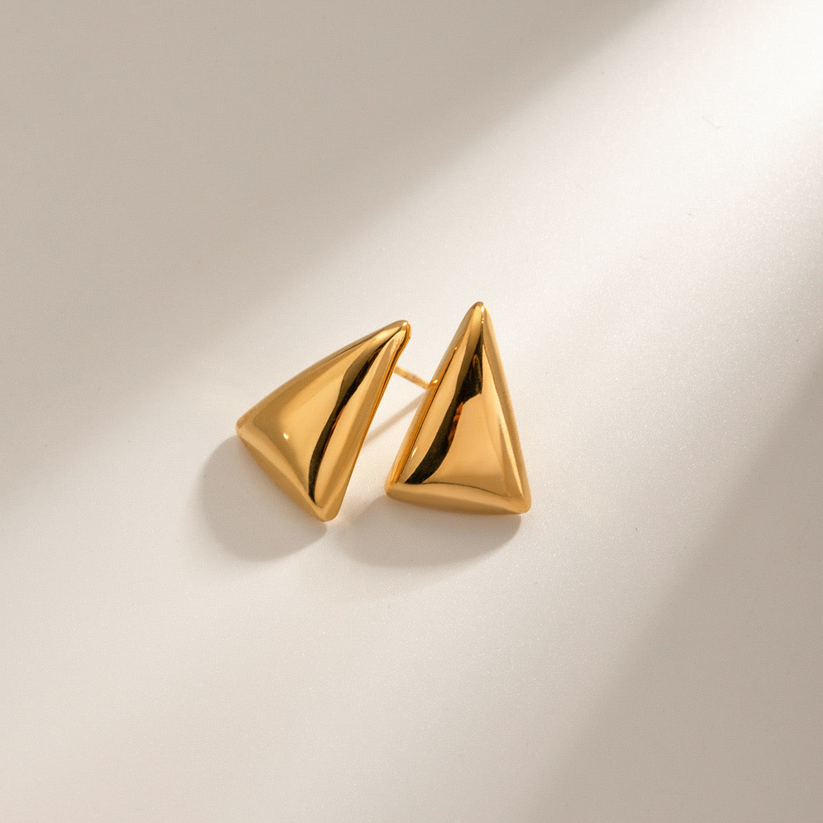 High-End Light Luxury Simple Fashion Shiny Triangle Earrings