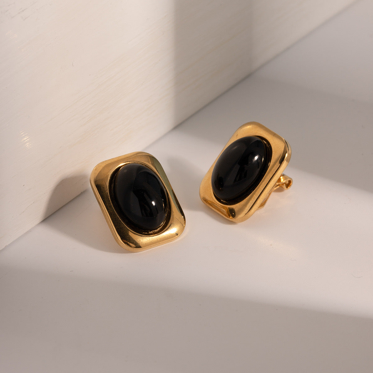 High-End Light Luxury Simple Fashion Shiny Black Ball Bead Gold Square Earrings