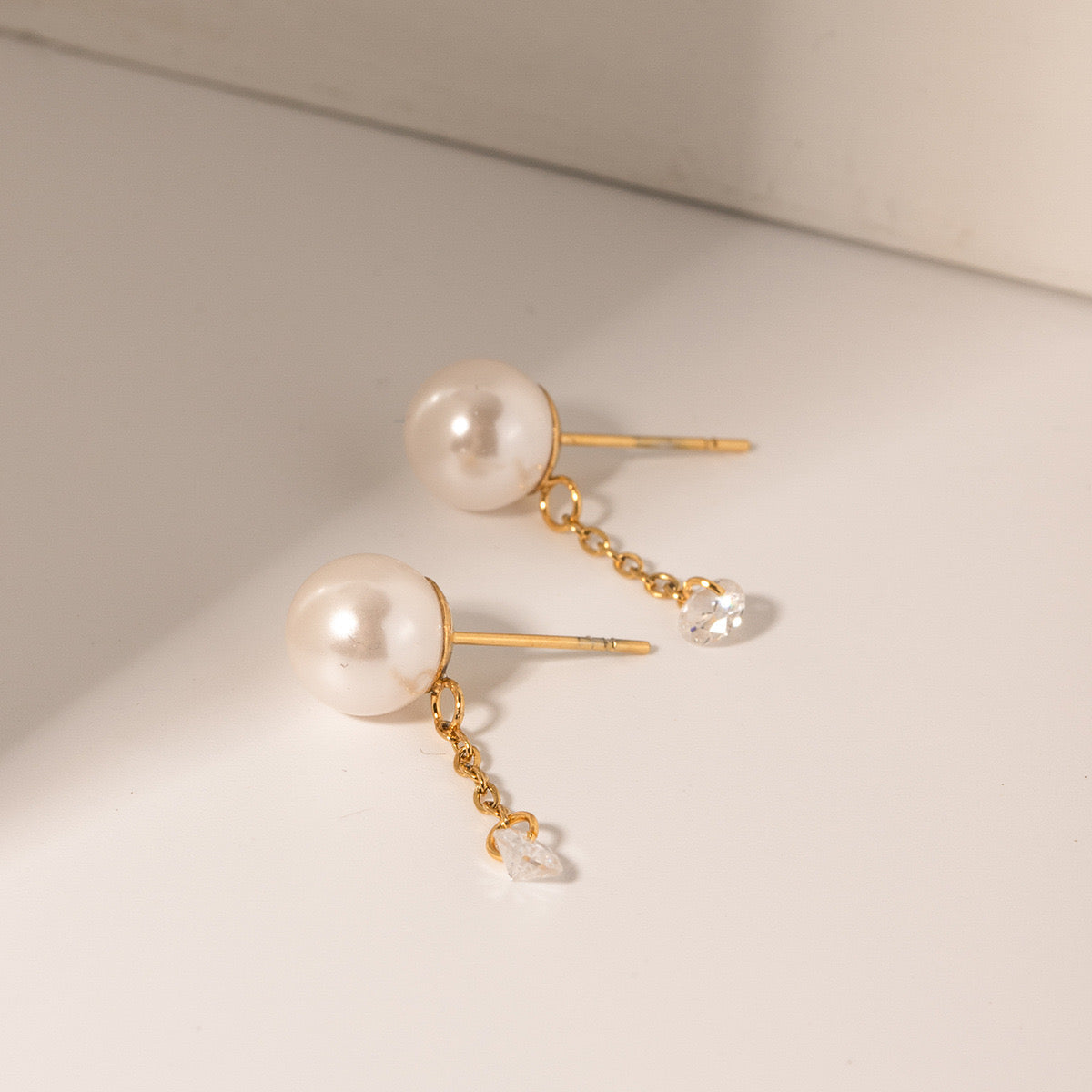 High-End Light Luxury Simple Fashion Shiny Pearl Pendant Earrings