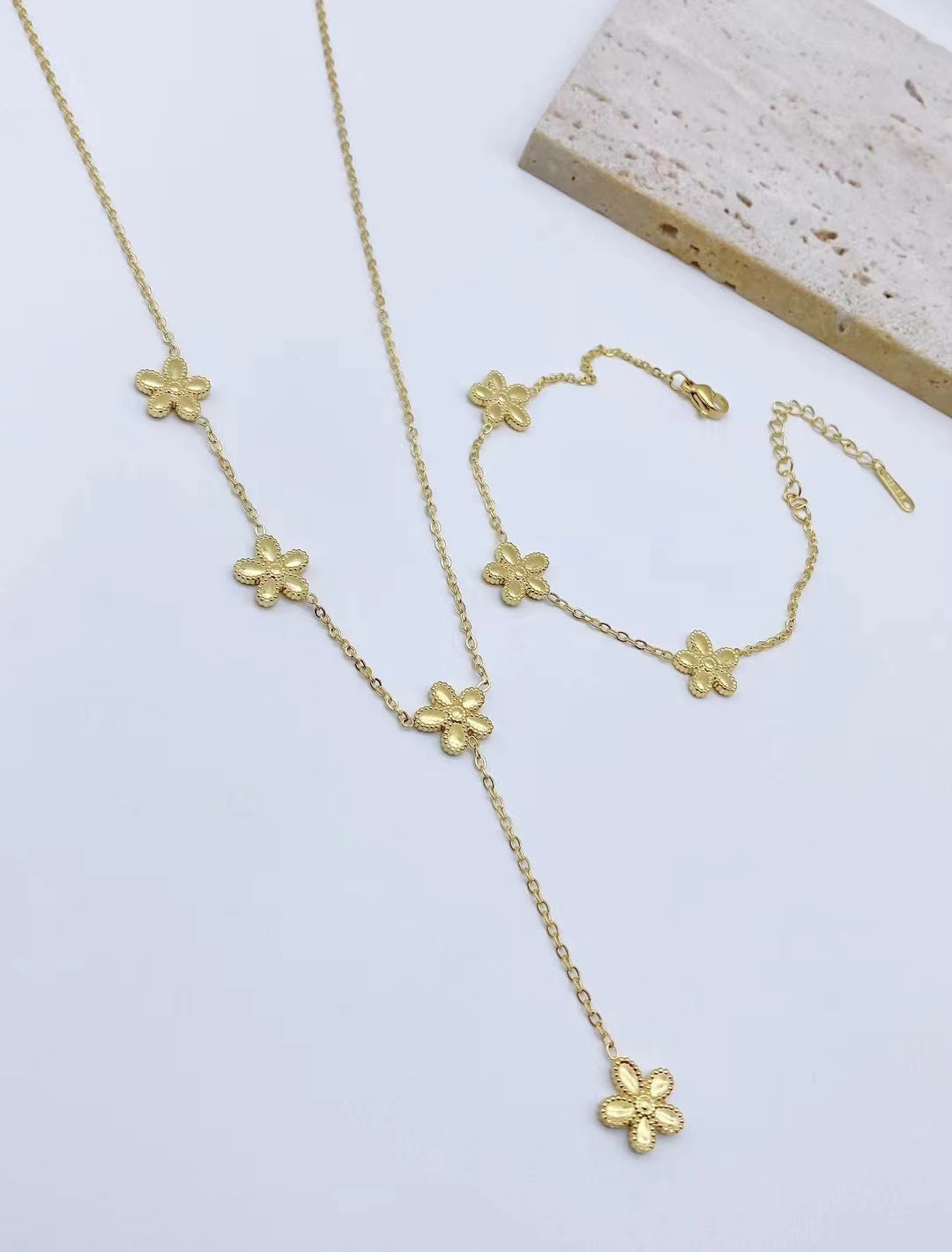 Premium Metal Flower Pendant Necklace